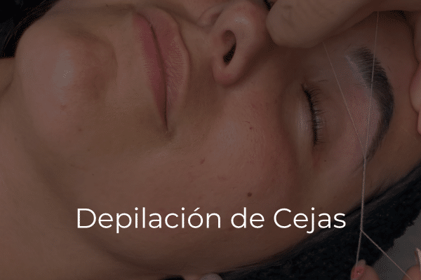 Depilación de cejas con hilo